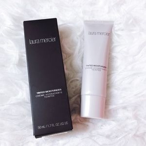 Laura Mercier Tinted Moisturizer in  2W2 Nude